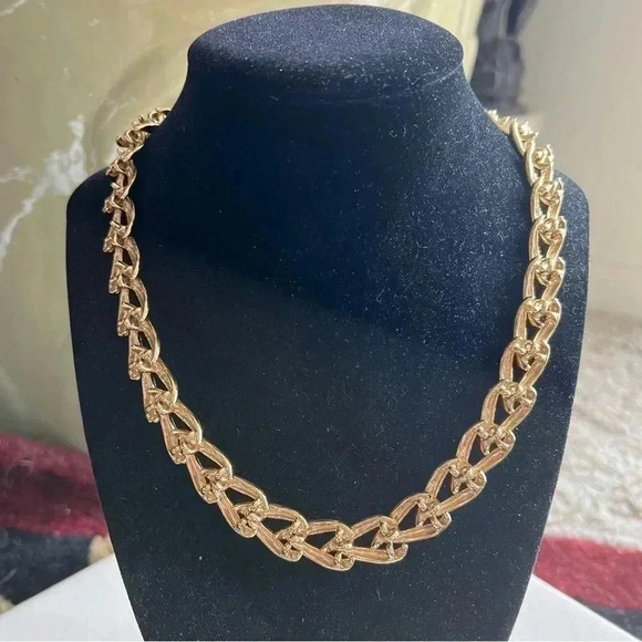 Gold Tone Necklace - Picture 3 of 6